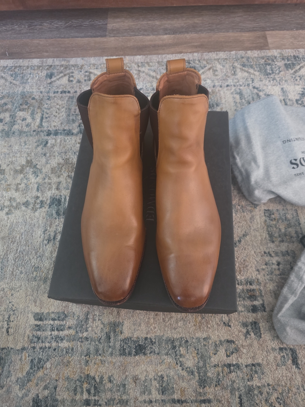 $550.Men's Tan Leather Allen Edmonds Chelsea Boots - Worn 2X